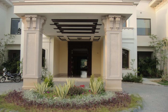 Entrance 1